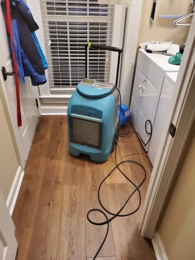 Commercial dehumidifier deployed for Flood Damage Cleanup in Waimalu